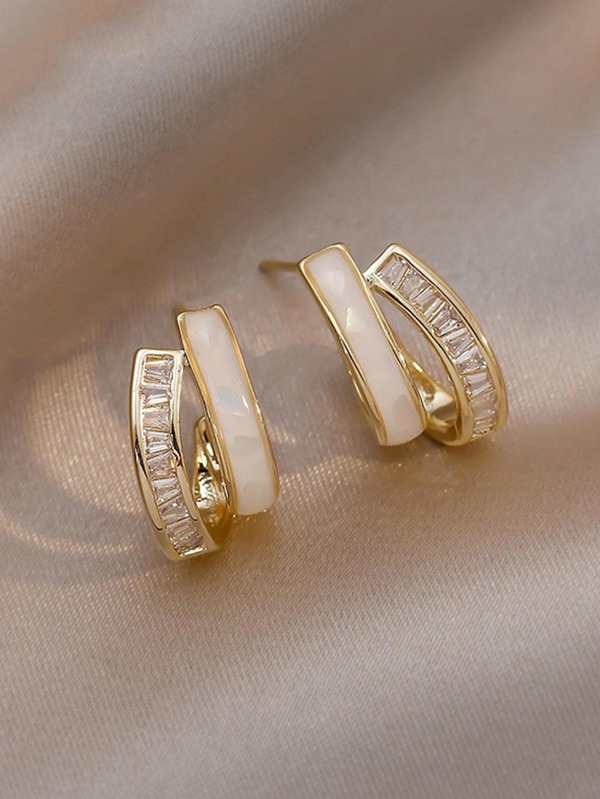 Brincos dourado com pérola & decoração de strass